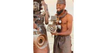 Kakomee turns discarded metals into beautiful sculptures 